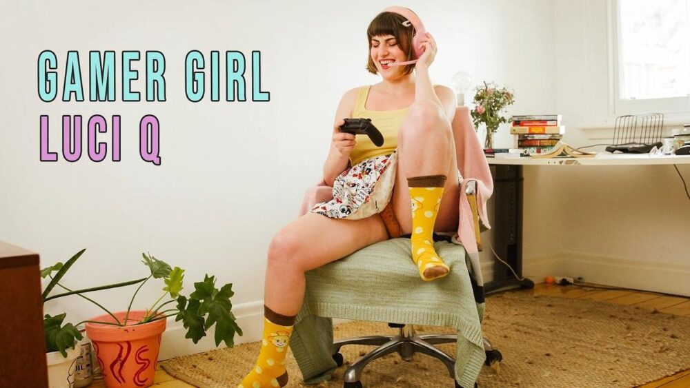 Luci Q – Gamer girl 01.02.2021 GirlsOutWest.com