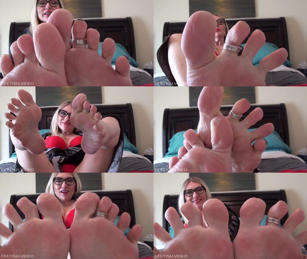 Violetbliss - wiggling toes by Violet Bliss