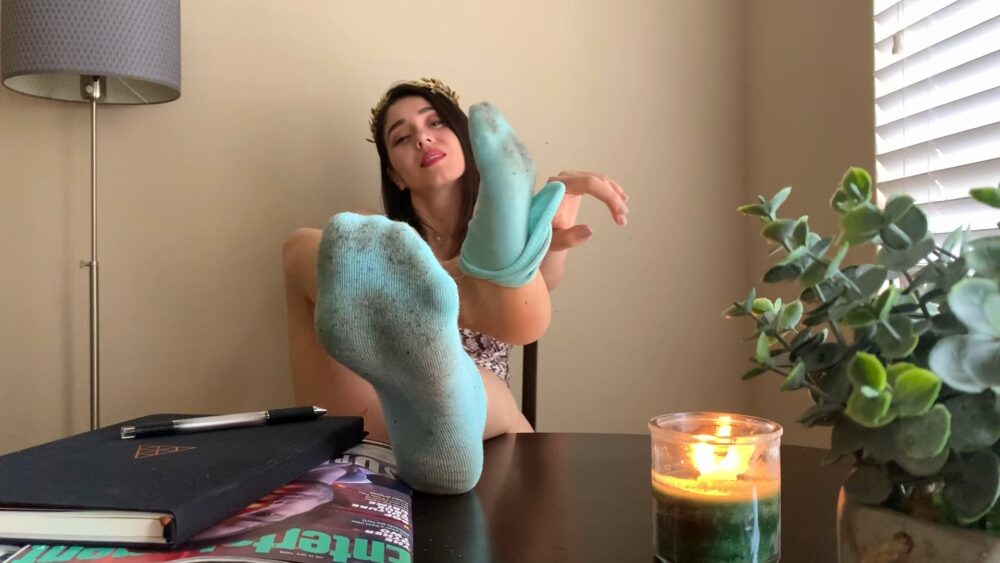 Goddess Juliet – Losers Date with Goddess Juliets Minty Dirty Socks