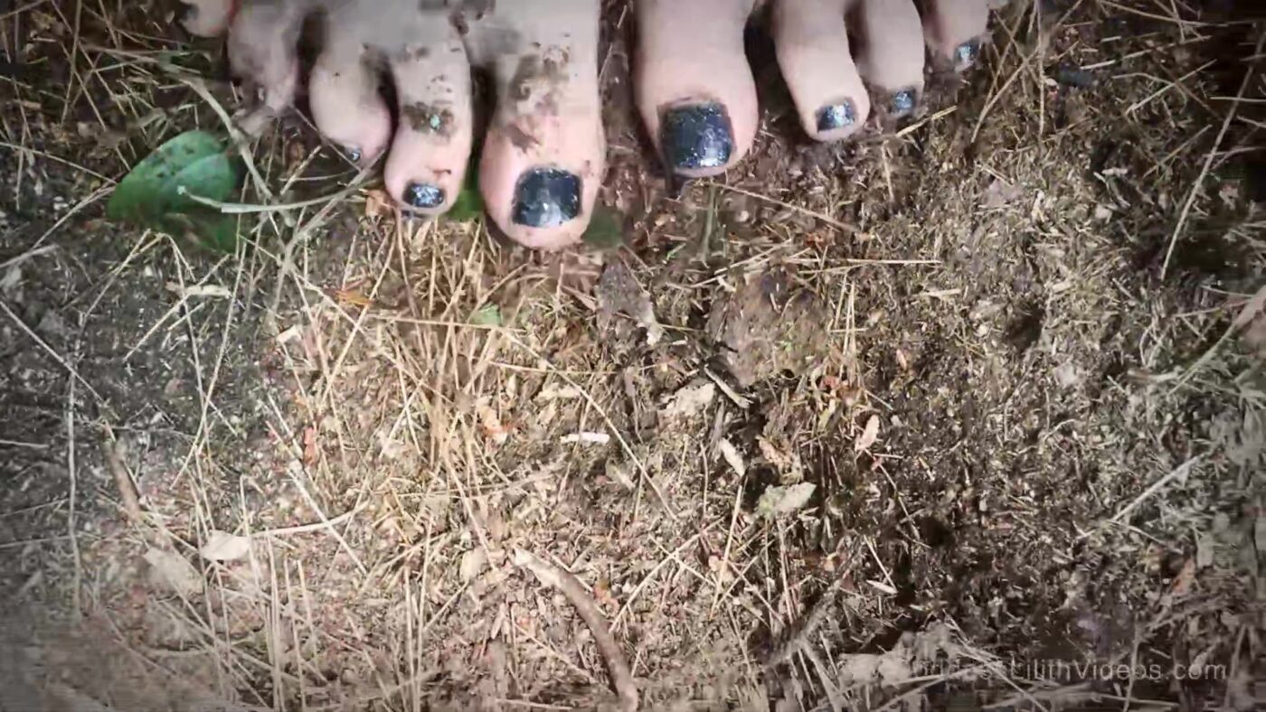 Goddess Lilith (Queen Lilith Sadistic Princess) – 10 Minutes Of Filthy Festival Feet
