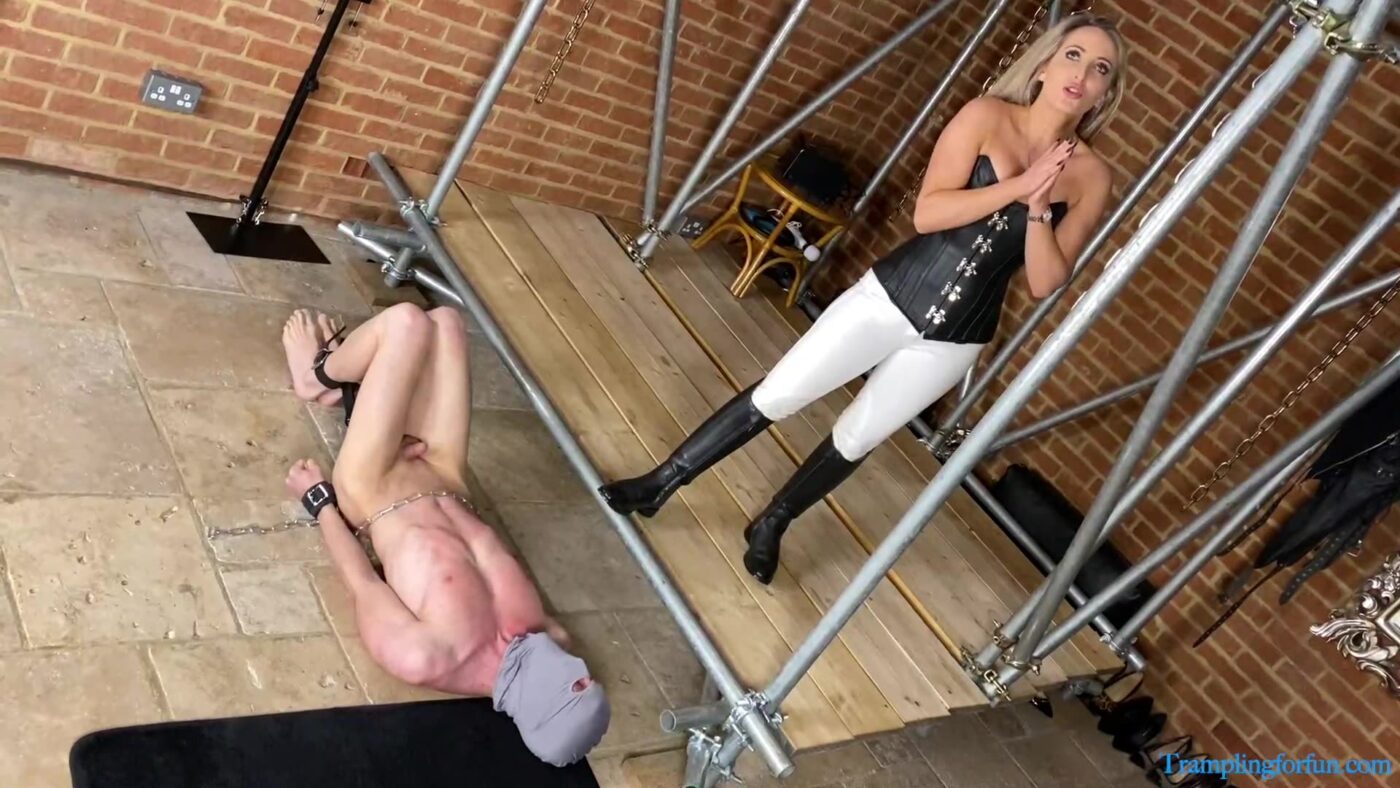 Mistress Courtney in Misogynistic Slave Gets Stomped Into Place
