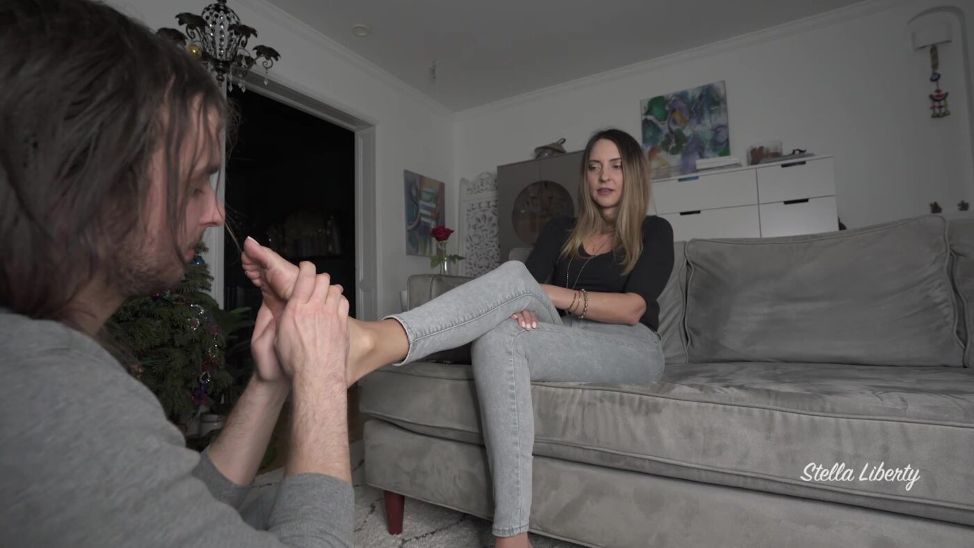 Stella Liberty in Candid Foot Rub With Q A
