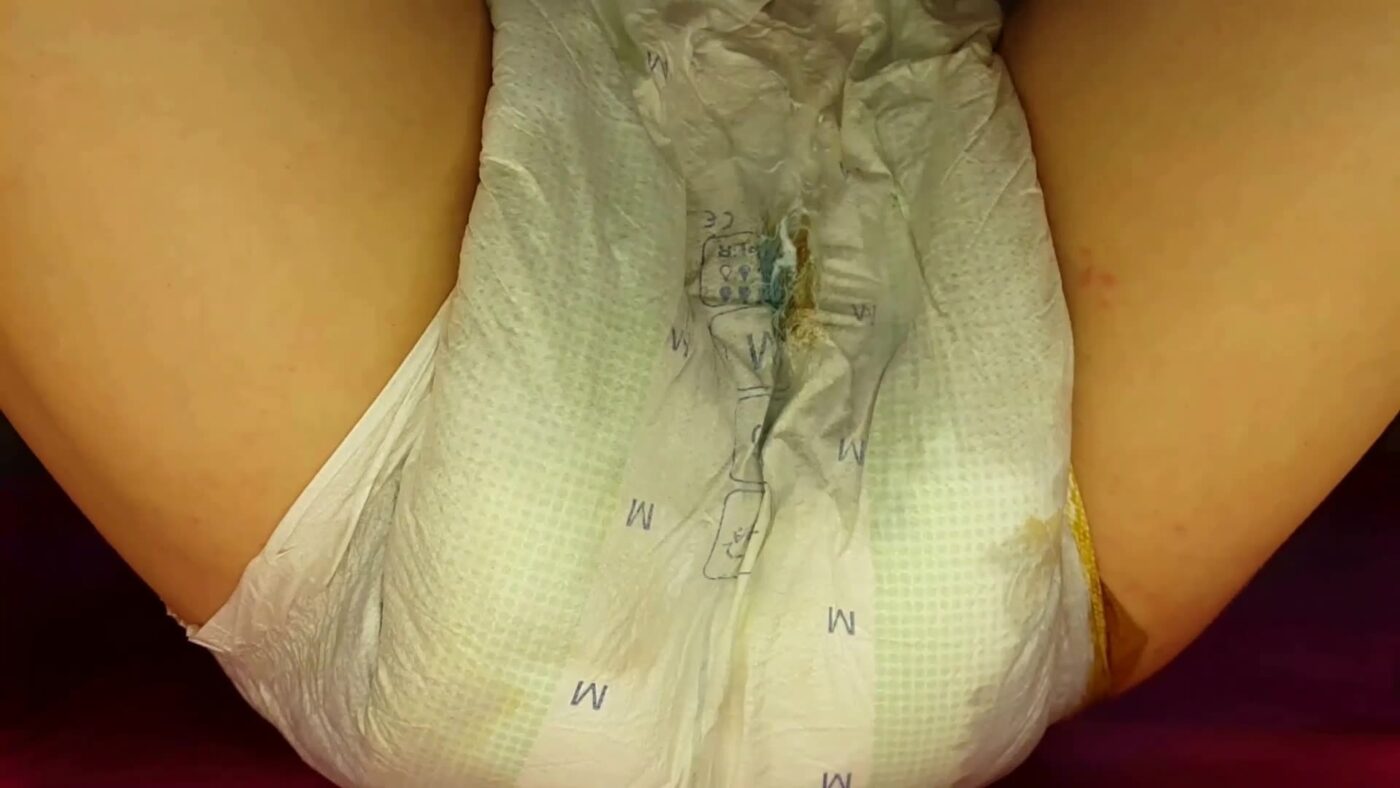 Anna Coprofield HolyShit in Diaper And Smearing