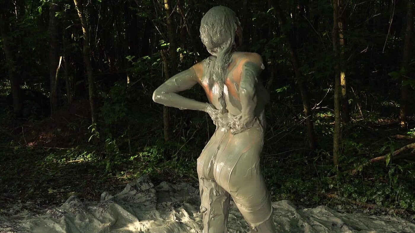 Ashley Lane – Babe In Clay Mud Puddle Visuals