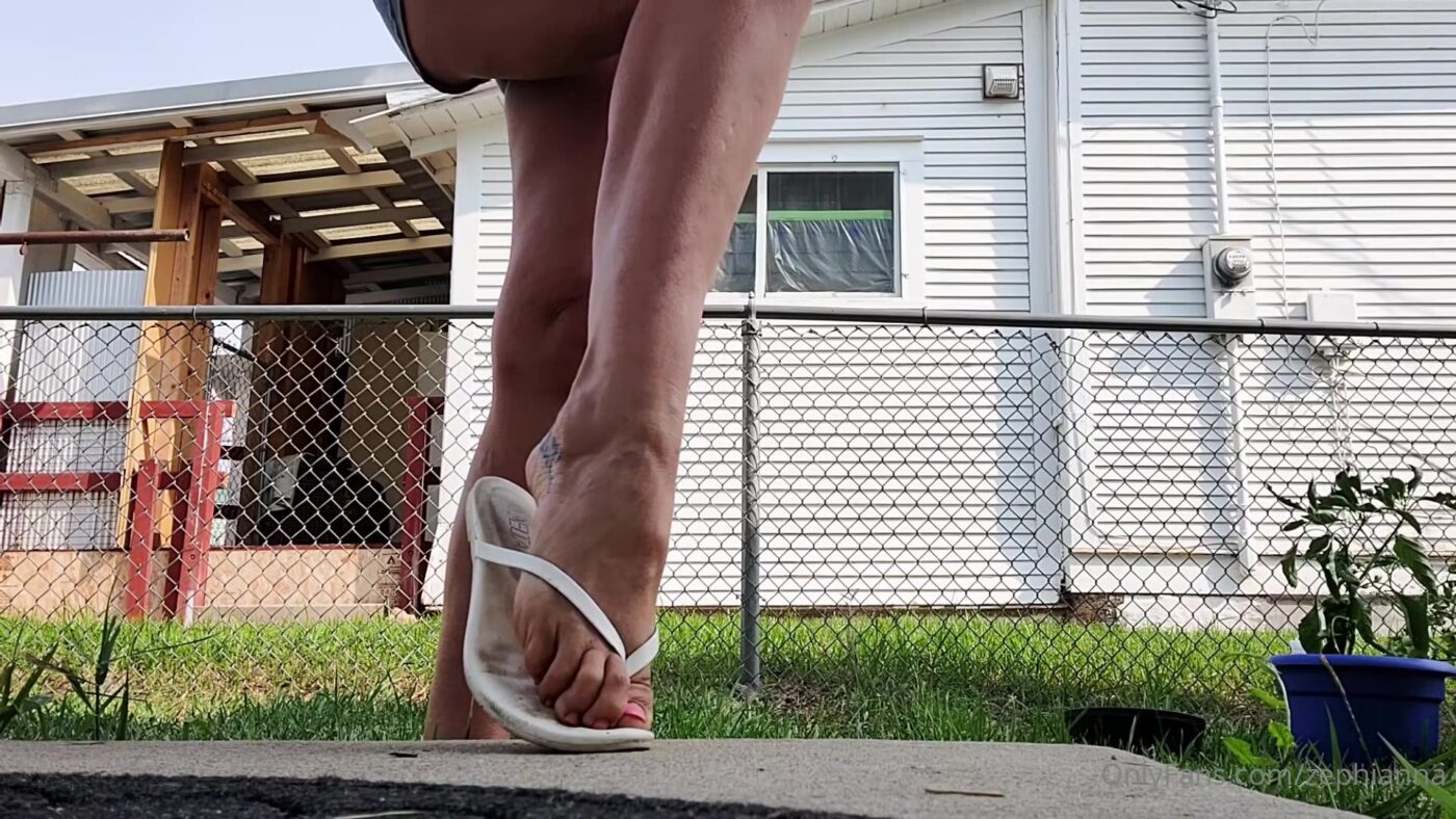 Goddess Zephy – Know Your Role  A Human Doormat That Licks Dirt Off My Flip Flops, And My Sweaty Feet – 722