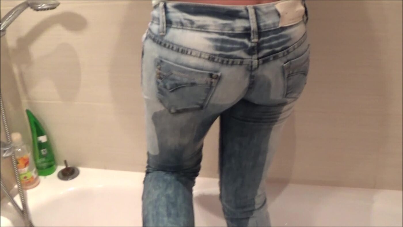 HotDirtyIvone – I’m Wetting Jeans and She Saw It