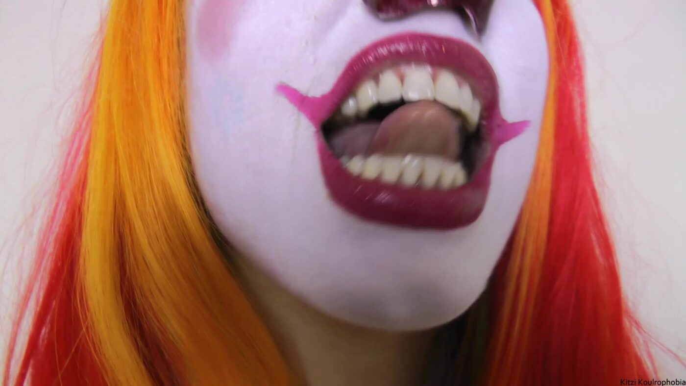 Kitzi Klown in Oral circus
