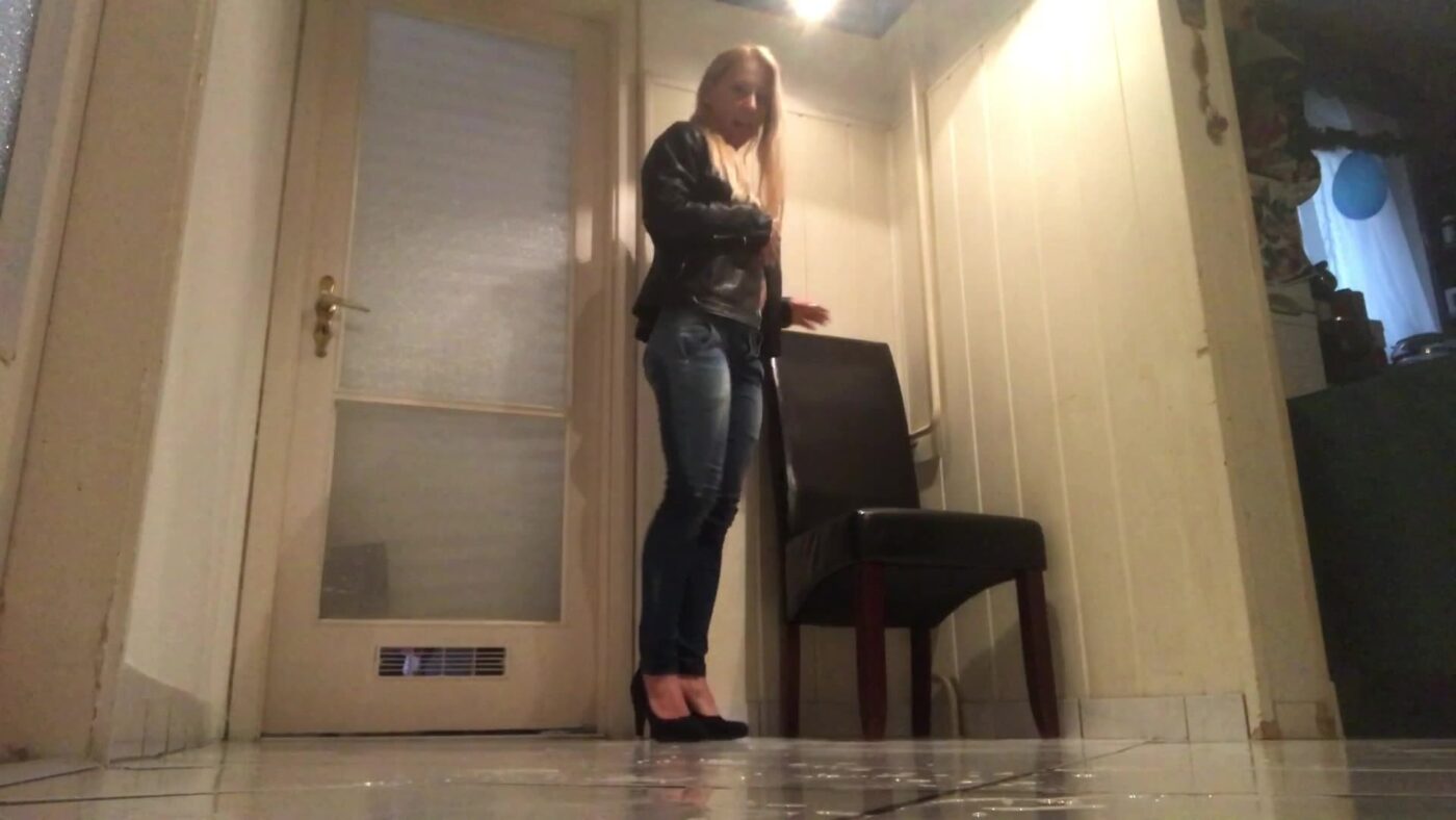 Princess Nikki Cruel in Peeing my jeans & shoes