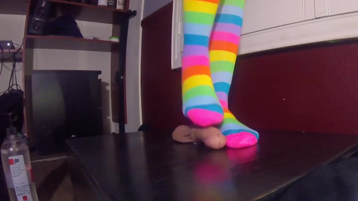 KittyBeGood – Cockbox Trample In Knee High Rainbow Socks & Sit Down Gloryhole Creampie