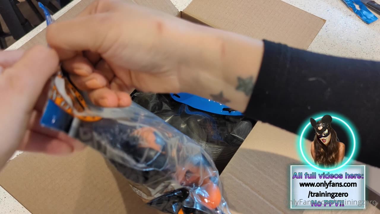 Miss Raven – Unboxing video of the new butt plugs. I have some work to do trainingzero