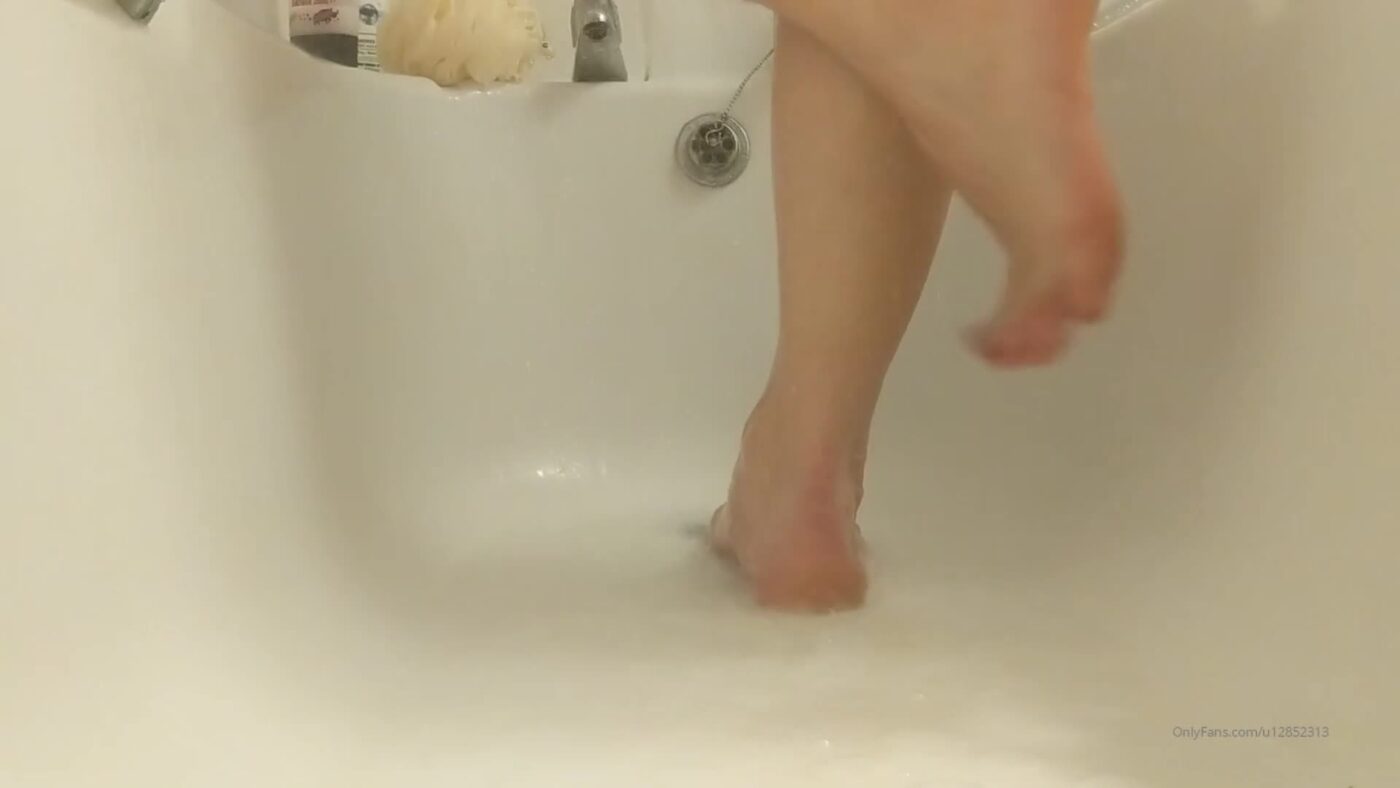 Mistress Tess in Wet, Soapy, Slippery Feet. Imagine Just How Nice It Would Be To Rub, Kiss And Worship My F