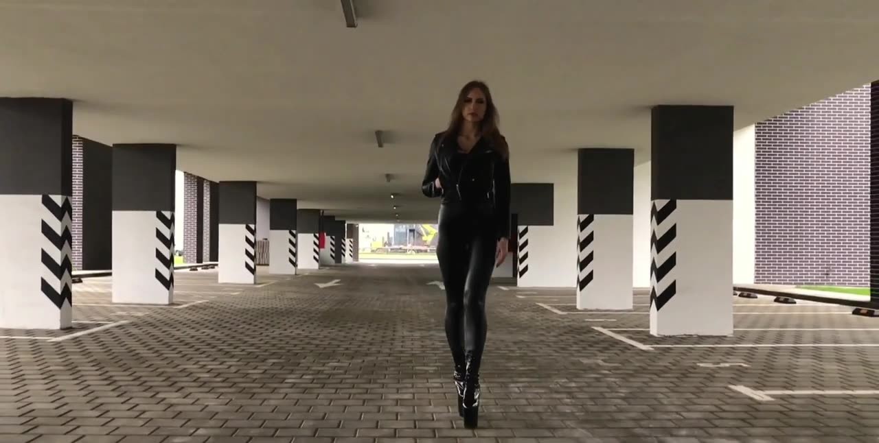 Tatyana T Fitness Girl Posing in Leather Leggings MyLatexBaby