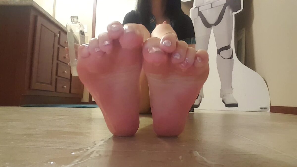 FrostyPrincess | School Girl Oils Feet