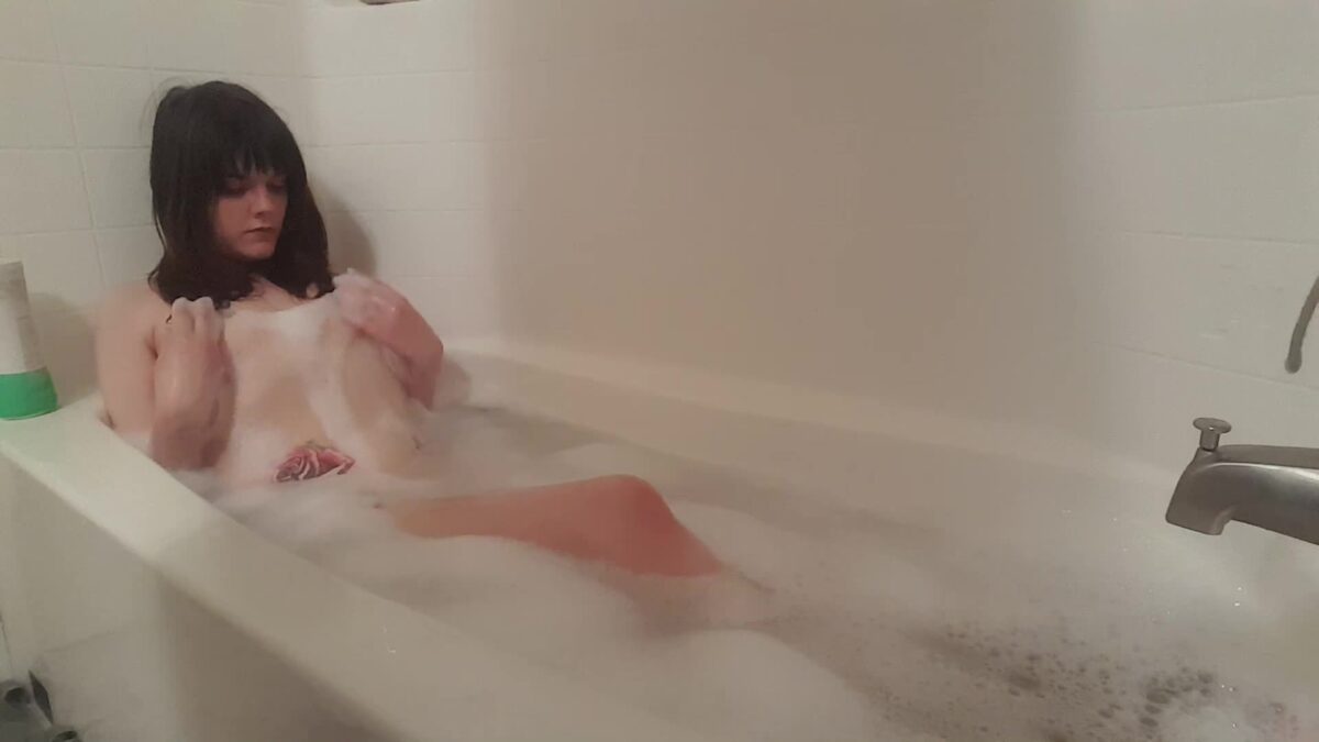 FrostyPrincess – Watching Me In Bathtub